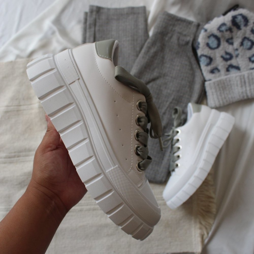 🚨FEW PAIRS LEFT// White platform sneaker - Picture 10 of 10